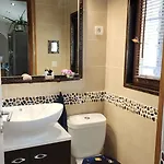 De Standing Avec Piscine A Debordement, Jacuzzi Et Jardin A 5 Min Du Centre De Вилла Ним