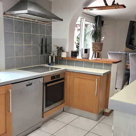Villa De Standing Avec Piscine A Debordement, Jacuzzi Et Jardin A 5 Min Du Centre De Nîmes