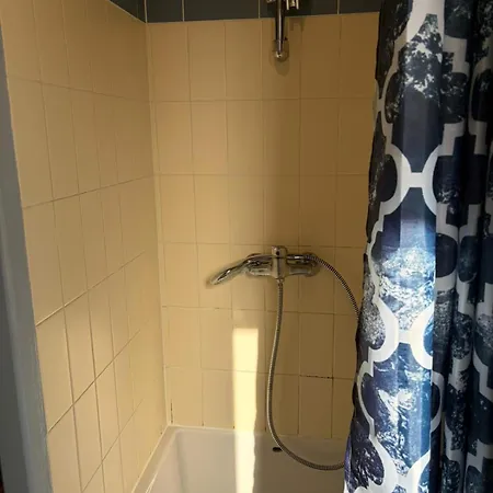 De Standing Avec Piscine à Débordement, Jacuzzi Et Jardin à 5 Min Du Centre De *