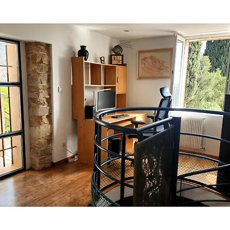 De Standing Avec Piscine à Débordement, Jacuzzi Et Jardin à 5 Min Du Centre De Villa Nîmes