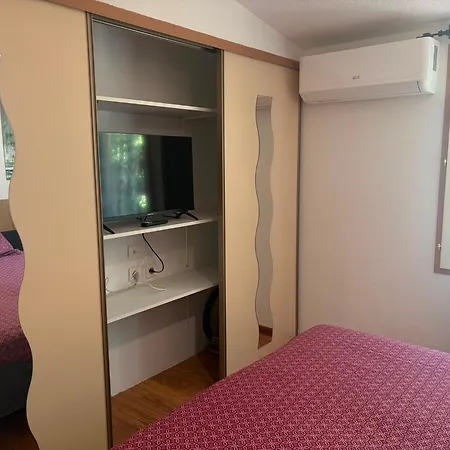 De Standing Avec Piscine A Debordement, Jacuzzi Et Jardin A 5 Min Du Centre De Villa Nîmes
