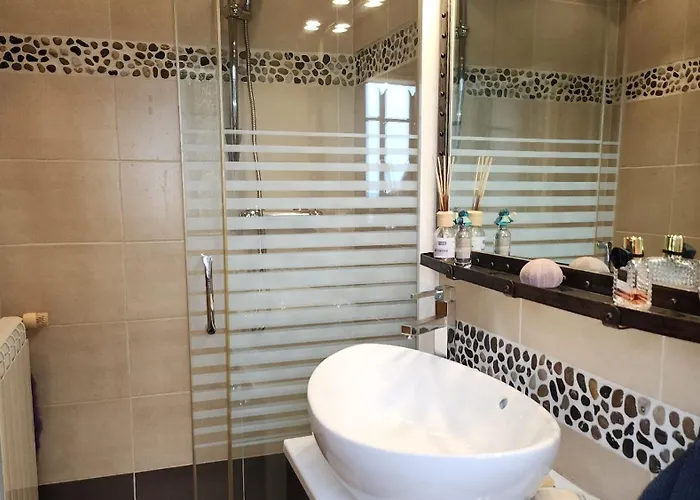 Villa De Standing Avec Piscine A Debordement, Jacuzzi Et Jardin A 5 Min Du Centre De *