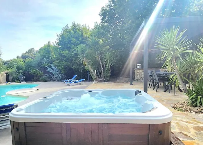 De Standing Avec Piscine A Debordement, Jacuzzi Et Jardin A 5 Min Du Centre De Villa *